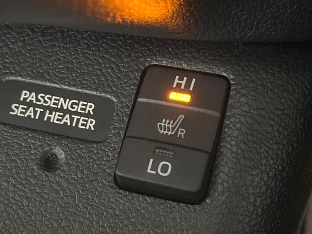 【シートヒーター】寒い日に重宝するシートヒーター!エアコンより早く温まってくれるので寒がりの人も安心ですね♪エアコンの温風は乾燥するから苦手、という方にもをおすすめです。