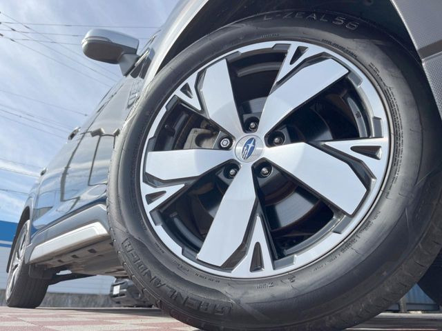 �y����18�C���`�A���~�z�C�[���z�O�ςɃ}�b�`���������A���~�z�C�[���𑕒����Ă���܂��B�e��ЊO�A���~�z�C�[����A�X�^�b�h���X�^�C�����戵�����Ă���܂��B���񂲑��k����������