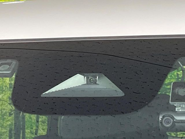 �y�z���_�Z���V���O�z���s���ɑO���̎ԗ�����F�����A�Փ˂������Ȏ��͌x��ƃu���[�L�ŏՓˉ���Ɣ�Q�y�����A�V�X�g�B�����S�Ƀh���C�u�����y���݂��������܂��B