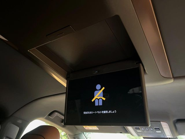 【フリップダウンモニター】大画面モニターで後席でもエンタメをお楽しみいただけます。小さなお子様にも大人気の装備です♪