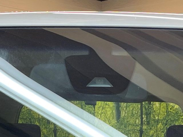 �y�G�}�[�W�F���V�[�u���[�L�z���s���ɑO���̎ԗ�����F�����A�Փ˂������Ȏ��͌x��ƃu���[�L�ŏՓˉ���Ɣ�Q�y�����A�V�X�g�B�����S�Ƀh���C�u�����y���݂��������܂��B