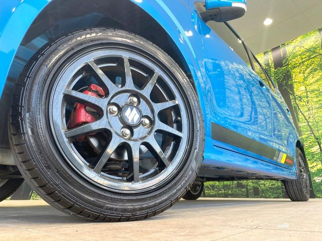 �y����15�C���`�A���~�z�C�[���z�O�ςɃ}�b�`���������A���~�z�C�[���𑕒����Ă���܂��B�e��ЊO�A���~�z�C�[����A�X�^�b�h���X�^�C�����戵�����Ă���܂��B���񂲑��k����������