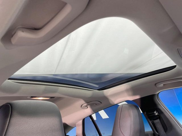 ���p�m���~�b�N�X���C�f�B���O���[�t::�唗�͂̃p�m���}���[�t�́A�㕔���Ȃɂ܂ő����Ă���A�J���I�ȋ�Ԃ����y���݂��������܂��B