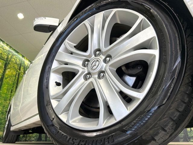 �y����18�C���`�A���~�z�C�[���z�O�ςɃ}�b�`���������A���~�z�C�[���𑕒����Ă���܂��B�e��ЊO�A���~�z�C�[����A�X�^�b�h���X�^�C�����戵�����Ă���܂��B���񂲑��k����������