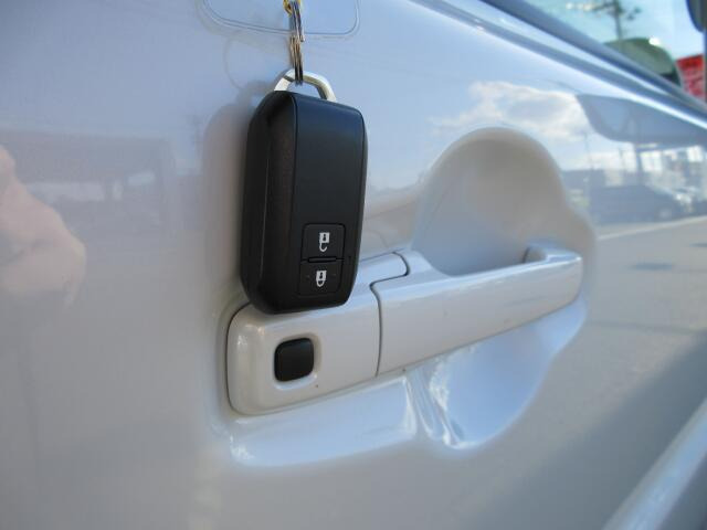 �X�}�[�g�L�[�ŁA�h�A���y�X�J��