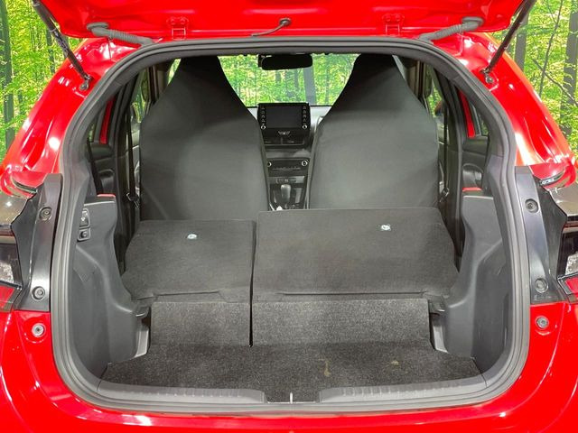 ���i�̂���������ʋ΁A���}���ɏ\���ȉ׎��X�y�[�X���m�ۂ��Ă���܂��B�Z�J���h�V�[�g��|���ƁA�傫�ȉו��̐ύڂ��\�ł���