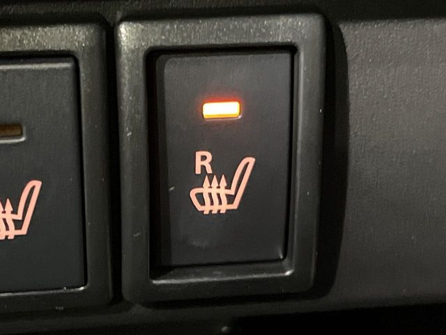 【シートヒーター】寒い日に重宝するシートヒーター!エアコンより早く温まってくれるので寒がりの人も安心ですね♪エアコンの温風は乾燥するから苦手、という方にもをおすすめです。