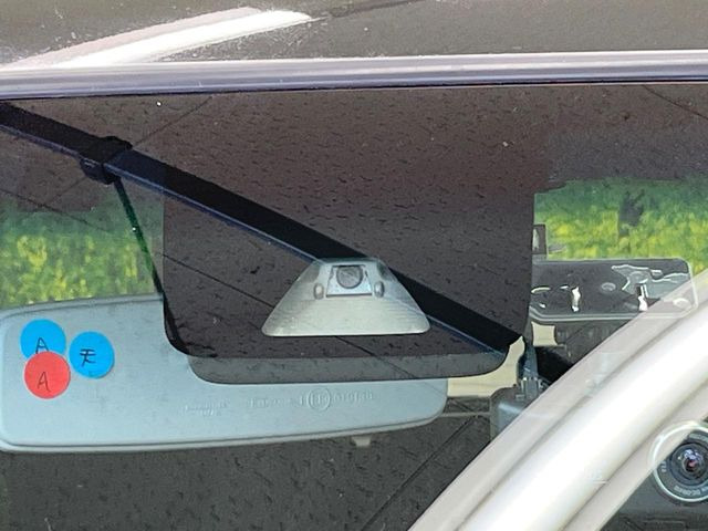 �y�X�}�[�g�A�V�X�g�z���s���ɑO���̎ԗ�����F�����A�Փ˂������Ȏ��͌x��ƃu���[�L�ŏՓˉ���Ɣ�Q�y�����A�V�X�g�B�����S�Ƀh���C�u�����y���݂��������܂��B