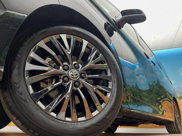 【純正19インチアルミホイール】外観にマッチした純正アルミホイールを装着しております。各種社外アルミホイールや、スタッドレスタイヤも取扱いしております。是非ご相談ください♪