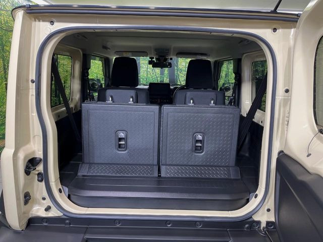 ���i�̂���������ʋ΁A���}���ɏ\���ȉ׎��X�y�[�X���m�ۂ��Ă���܂��B�Z�J���h�V�[�g��|���ƁA�傫�ȉו��̐ύڂ��\�ł���