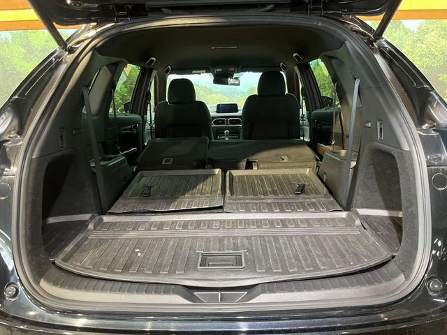 ���i�̂���������ʋ΁A���}���ɏ\���ȉ׎��X�y�[�X���m�ۂ��Ă���܂��B�T�[�h�V�[�g��|���ƁA�傫�ȉו��̐ύڂ��\�ł���