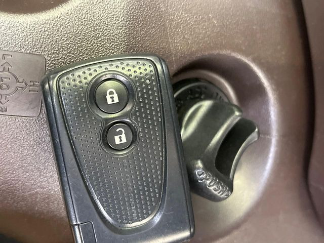 �y�X�}�[�g�L�[�z�J�o����|�P�b�g�ɓ��ꂽ�܂܂ł��h�A�̎{���E�������\�ȃX�}�[�g�L�[�𑕔��B�G���W���̃I���E�I�t�����J�M�����o���K�v����������Ƃ��Ă��֗��ł���