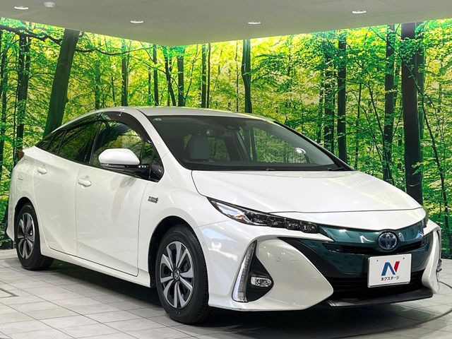 高透明度のガラス皮膜で撥水はもちろん、上質なツヤ・光沢を実現。紫外線や酸性雨から大切な愛車を保護し、色あせ・劣化を防止。「弾スプラッシュコート」、「弾プリミッサコート」からお選びいただけます。