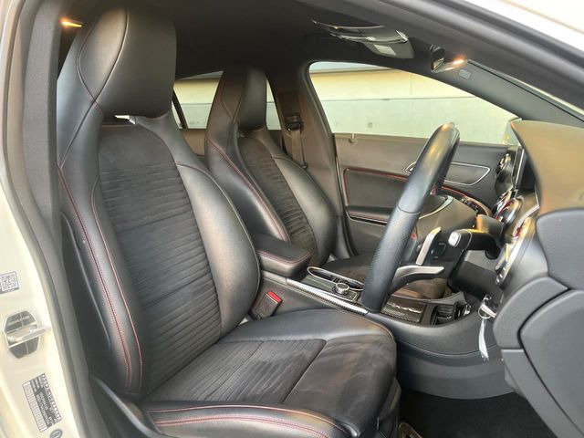 ���O��:�������Ƃ����h���C�o�[�X�y�[�X�ŁA�����Ԃ̉^�]�ł����K�ɂ��߂������������܂��B