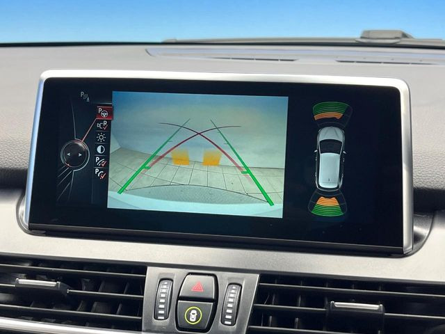 ●ガイドライン付きバックカメラ:不安な駐車もこれで安心!ガイドライン付きなので狭い箇所での駐車もラクラクです!