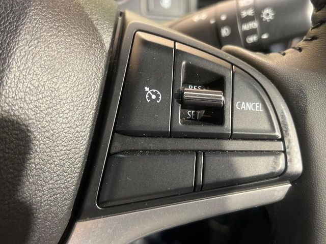 【クルーズコントロール】高速道路もラクラク走行。アクセルを離しても一定速度で走行ができ、長距離運転時の負担を軽減!加速・減速も簡単なスイッチ操作で調整できます。