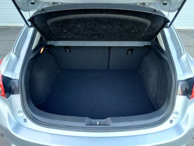 トランクも広々としてお仕事にも使いやすいです♪