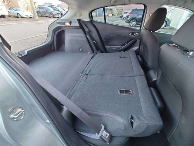 トランクも広々としてお仕事にも使いやすいです♪