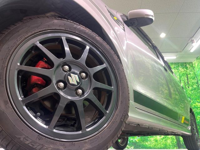 �y����15�C���`�A���~�z�C�[���z�O�ςɃ}�b�`���������A���~�z�C�[���𑕒����Ă���܂��B�e��ЊO�A���~�z�C�[����A�X�^�b�h���X�^�C�����戵�����Ă���܂��B���񂲑��k����������