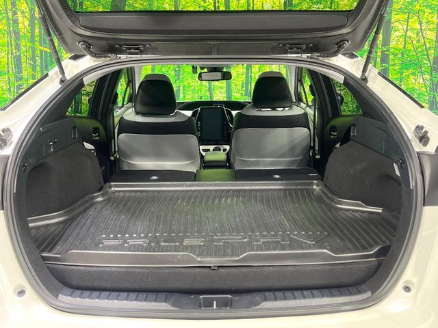 後席を格納すると、これだけの広さが!シーンに合わせたシートアレンジで、大きな荷物も積むことが出来ます♪