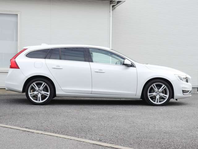 【消耗部品7品目の新品交換】エンジンオイル、オイルフィルター、メインバッテリー、前後ワイパーゴム、ブレーキフルード、冷却水、エアコンフィルターを新品交換します。