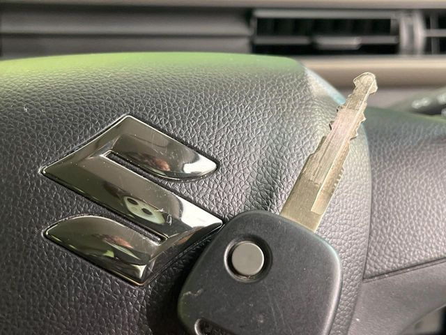 �֗��ȃL�[���X��{�^������ŊȒP�Ƀh�A�̉����A�{�����\�ł�!