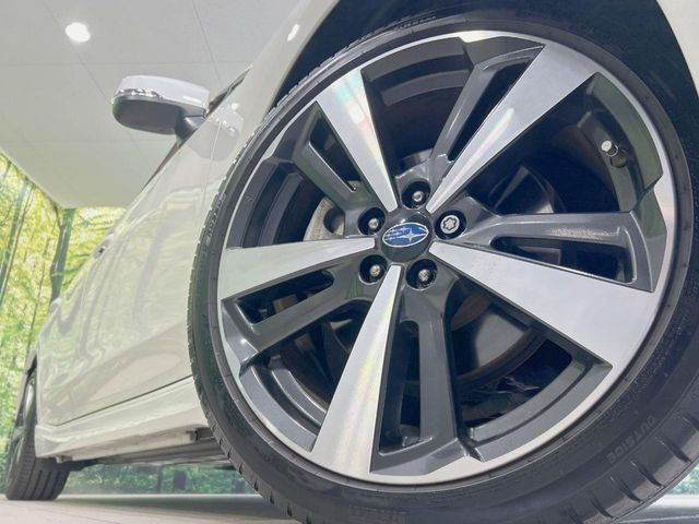 �y����18�C���`�A���~�z�C�[���z�O�ςɃ}�b�`���������A���~�z�C�[���𑕒����Ă���܂��B�e��ЊO�A���~�z�C�[����A�X�^�b�h���X�^�C�����戵�����Ă���܂��B���񂲑��k����������