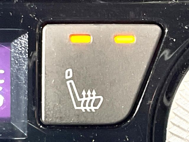 【シートヒーター】寒い日に重宝するシートヒーター!エアコンより早く温まってくれるので寒がりの人も安心ですね♪エアコンの温風は乾燥するから苦手、という方にもをおすすめです。