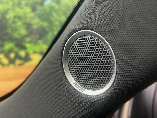 �yBOSE�T�E���h�V�X�e���z���[�J�[�I�v�V�����̍��i�ʃT�E���h�V�X�e���𓋍ځB��p�̃`���[�j���O���{���ꂽ�召�l�X�ȃX�s�[�J�[����ǎ��ȃT�E���h���t�ł��A�Տꊴ���ӂ�鉹����Ԃ����o���܂��B