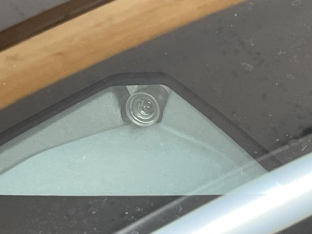 �y�X�}�[�g�u���[�L�T�|�[�g�z���s���ɑO���̎ԗ�����F�����A�Փ˂������Ȏ��͌x��ƃu���[�L�ŏՓˉ���Ɣ�Q�y�����A�V�X�g�B�����S�Ƀh���C�u�����y���݂��������܂��B