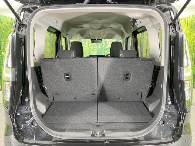 ���i�̂���������ʋ΁A���}���ɏ\���ȉ׎��X�y�[�X���m�ۂ��Ă���܂��B�Z�J���h�V�[�g��|���ƁA�傫�ȉו��̐ύڂ��\�ł���