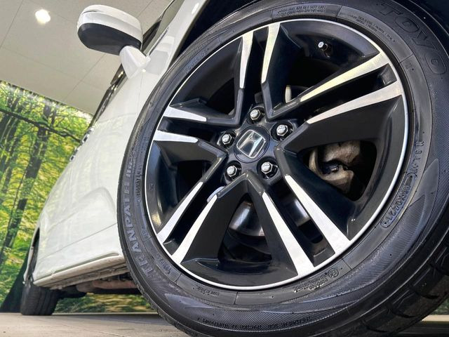 �y����17�C���`�A���~�z�C�[���z�O�ςɃ}�b�`���������A���~�z�C�[���𑕒����Ă���܂��B�e��ЊO�A���~�z�C�[����A�X�^�b�h���X�^�C�����戵�����Ă���܂��B���񂲑��k����������