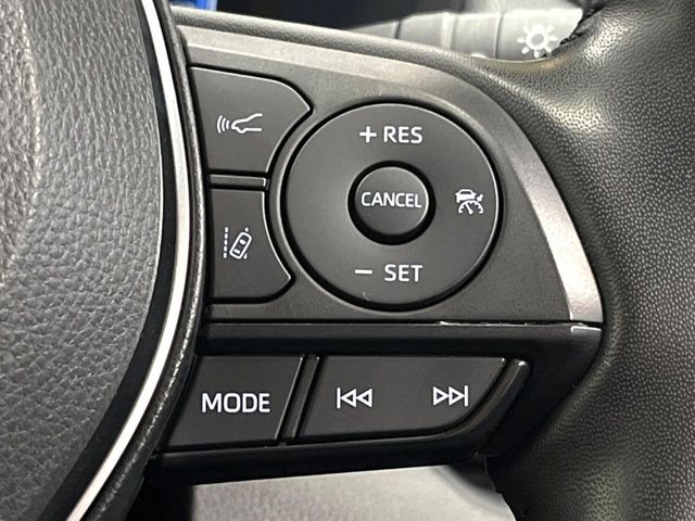 【レーダークルーズコントロール】高速道路での長距離走行が楽に!!自動で速度を保つクルーズコントロールが、衝突軽減システムと連携し、前方の車両を感知して車間を保つように速度調節してくれます!!