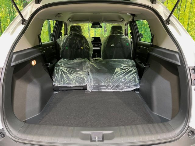 ���i�̂���������ʋ΁A���}���ɏ\���ȉ׎��X�y�[�X���m�ۂ��Ă���܂��B�Z�J���h�V�[�g��|���ƁA�傫�ȉו��̐ύڂ��\�ł���