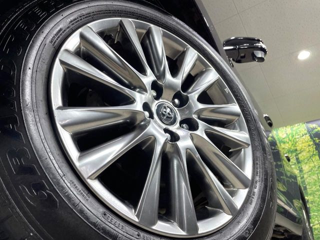 �y����18�C���`�A���~�z�C�[���z�O�ςɃ}�b�`���������A���~�z�C�[���𑕒����Ă���܂��B�e��ЊO�A���~�z�C�[����A�X�^�b�h���X�^�C�����戵�����Ă���܂��B���񂲑��k����������