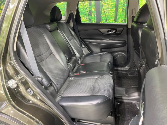 後部座席も気になるようなキズ・汚れやへたり等、大きなダメージはなく、良好な状態です。