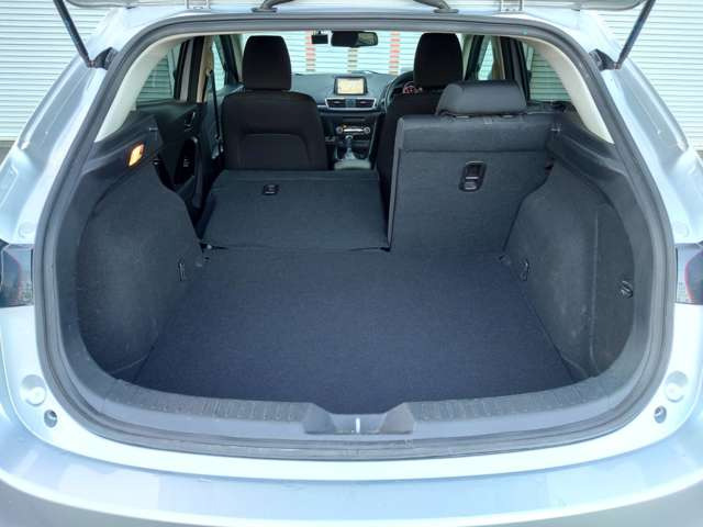 トランクも広々としてお仕事にも使いやすいです♪