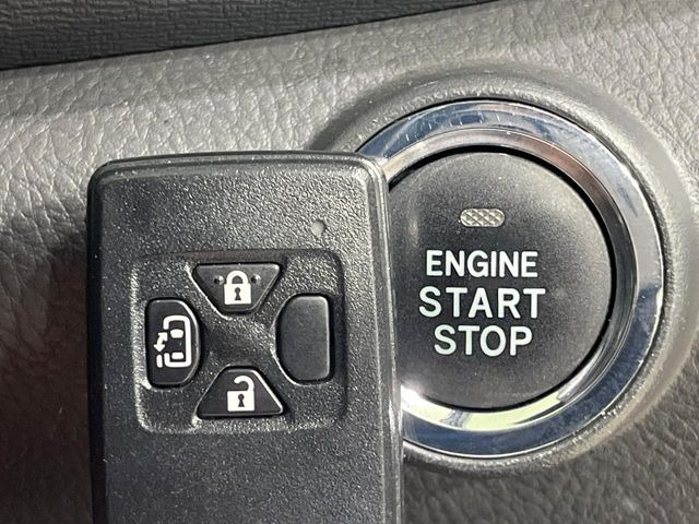 �y�X�}�[�g�L�[�z�J�o����|�P�b�g�ɓ��ꂽ�܂܂ł��h�A�̎{���E�������\�ȃX�}�[�g�L�[�𑕔��B�G���W���̃I���E�I�t�����J�M�����o���K�v����������Ƃ��Ă��֗��ł���