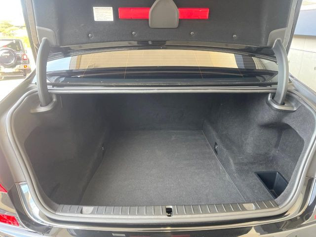 ●トランクルーム:趣味が広がる収容スペース!これだけの広さがあればお買い物やレジャーなどにも最適です!使用感も少なくきれいな状態を維持しております。