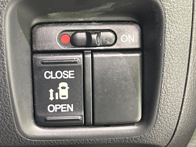 �y�p���[�X���C�h�h�A�z�X�}�[�g�L�[��^�]�Ȃ̃X�C�b�`�ŃX���C�h�h�A�̊J���\���d��������͂����ăh�A���J����K�v�������A���������q�l�ł��A�d���ו��������Ă��鎞�����N�ɊJ���߂ł��܂���