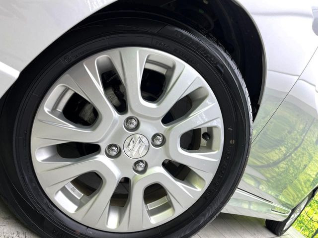 �y����15�C���`�A���~�z�C�[���z�O�ςɃ}�b�`���������A���~�z�C�[���𑕒����Ă���܂��B�e��ЊO�A���~�z�C�[����A�X�^�b�h���X�^�C�����戵�����Ă���܂��B���񂲑��k����������