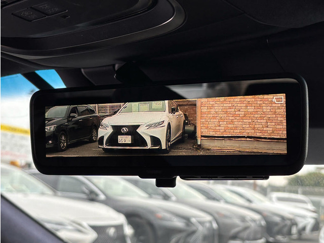 デジタルインナーミラー装備 後方カメラの鮮明な映像をルームミラーに投影します。