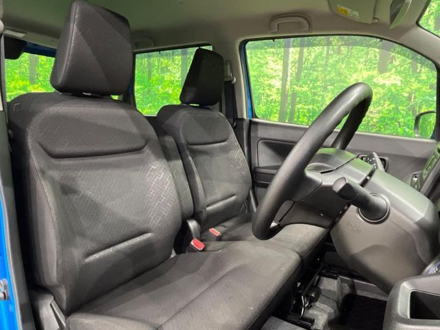 運転席シート廻りは使用感も少なく、良好な状態となっています。丁寧に使われていたことがよくわかりますね。