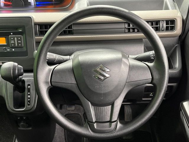 ステアリングも使用感が少なく、きれいな状態となっております♪