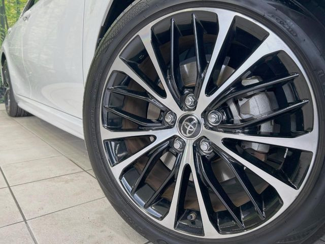 �y����18�C���`�A���~�z�C�[���z�O�ςɃ}�b�`���������A���~�z�C�[���𑕒����Ă���܂��B�e��ЊO�A���~�z�C�[����A�X�^�b�h���X�^�C�����戵�����Ă���܂��B���񂲑��k����������