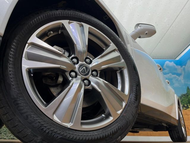 �y����18�C���`�A���~�z�C�[���z�O�ςɃ}�b�`���������A���~�z�C�[���𑕒����Ă���܂��B�e��ЊO�A���~�z�C�[����A�X�^�b�h���X�^�C�����戵�����Ă���܂��B���񂲑��k����������