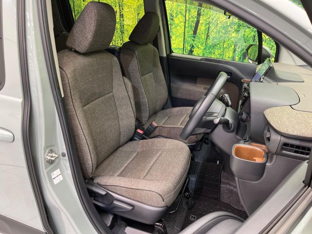 運転席シート廻りは使用感も少なく、良好な状態となっています。丁寧に使われていたことがよくわかりますね。