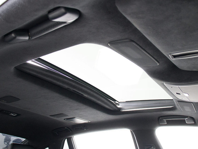 ★人気装備のサンルーフ!様々なドライブシーンで活躍してくれます!!開放感ある車内空間は気持ちがいいですよ!