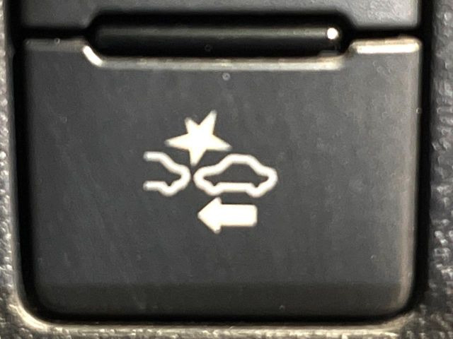 �y�g���^�Z�[�t�e�B�Z���X�z���s���ɑO���̎ԗ�����F�����A�Փ˂������Ȏ��͌x��ƃu���[�L�ŏՓˉ���Ɣ�Q�y�����A�V�X�g�B�����S�Ƀh���C�u�����y���݂��������܂��B