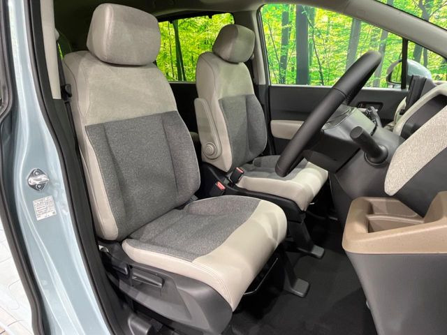 もちろん車内はキレイです♪よりクリーンな状態をキープしたいお客様には『ナノゾーンコート』がおすすめ!新型コロナウイルス対策や、除菌・消臭に効果を発揮し多くの方にご好評いただいております。